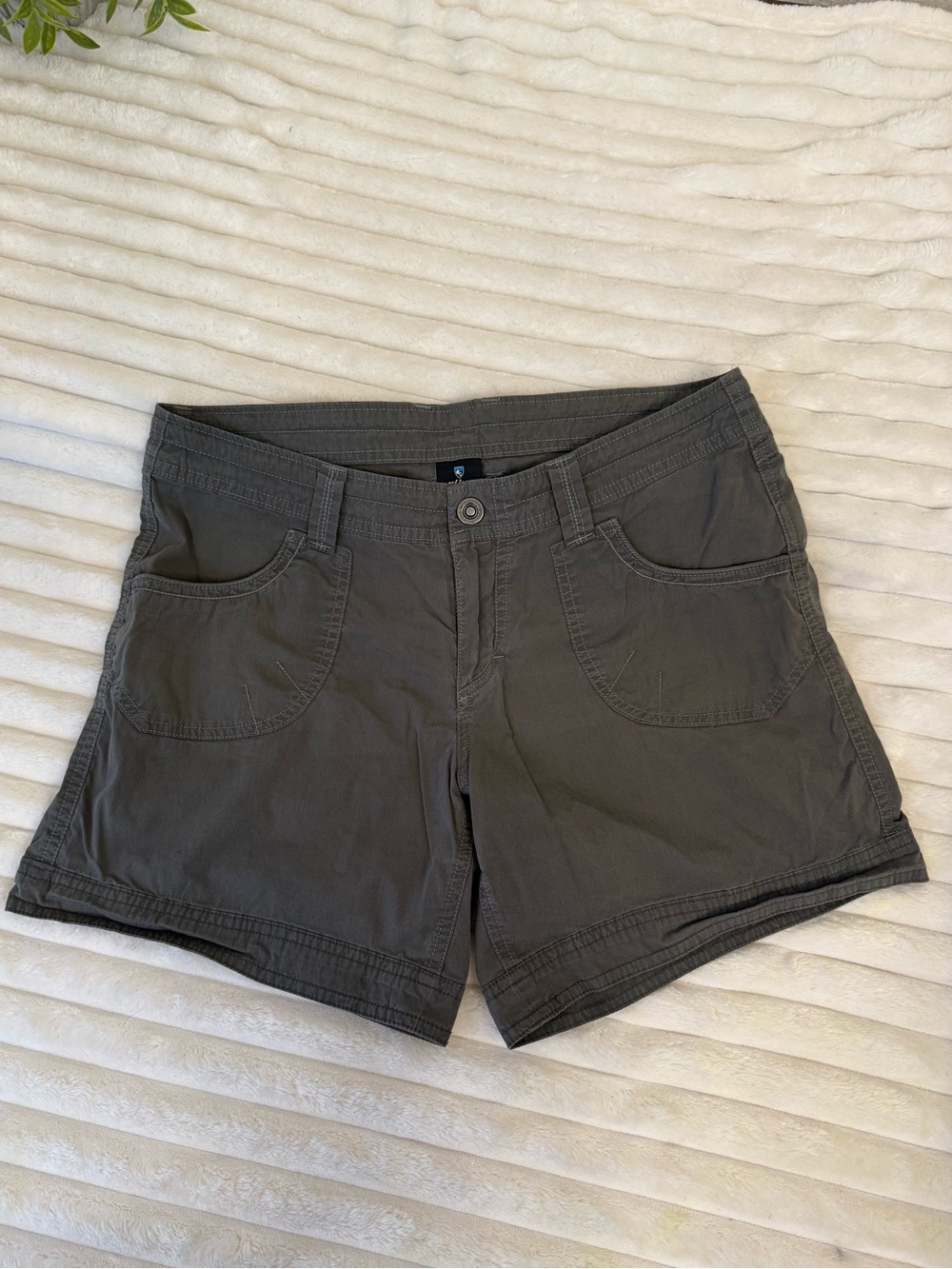 Kuhl lightweight shorts size 8